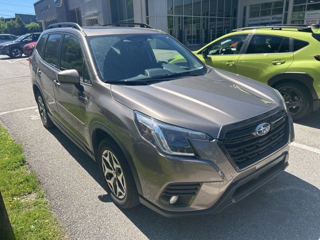 2023 Subaru Forester Premium's photo