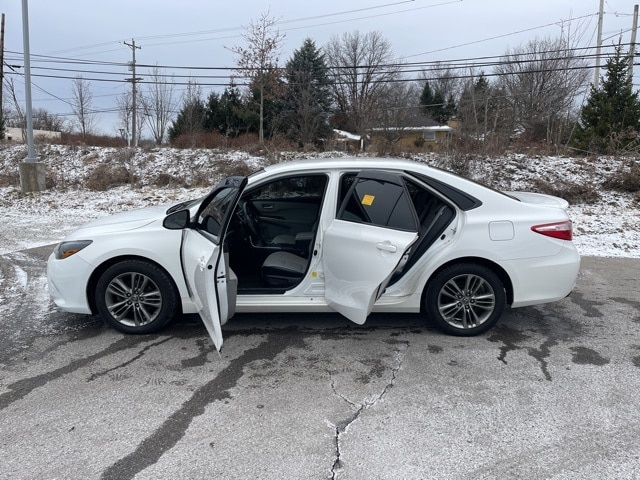 Thumbnail: 2016 Toyota Camry - 14