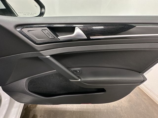 Thumbnail: 2018 Volkswagen e-Golf - 25