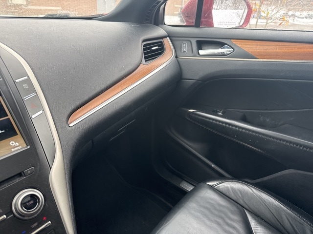 Thumbnail: 2017 Lincoln MKC - 21