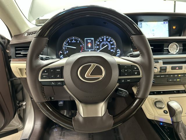 Thumbnail: 2017 Lexus ES - 8