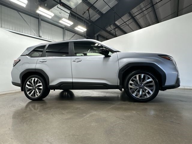 2025 Subaru Forester Touring photo 3