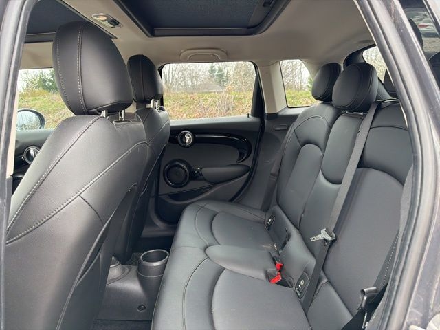 Thumbnail: 2019 MINI Cooper Hardtop - 16