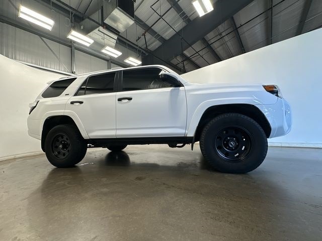 Thumbnail: 2015 Toyota 4Runner - 3