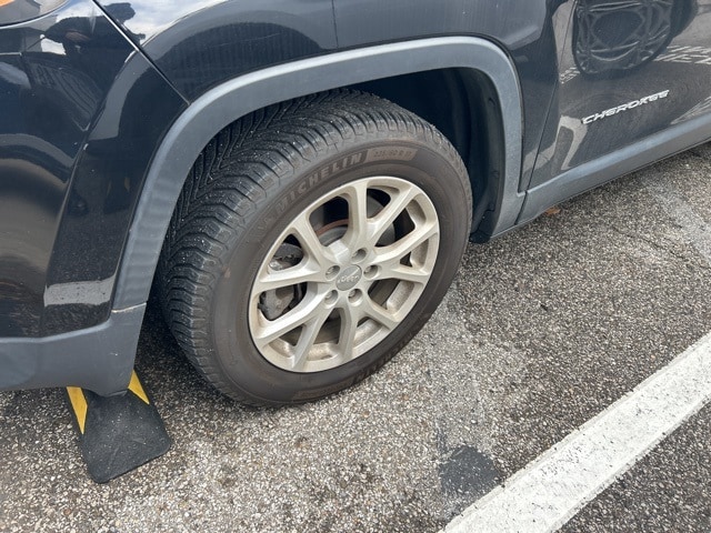 Thumbnail: 2017 Jeep Cherokee - 6