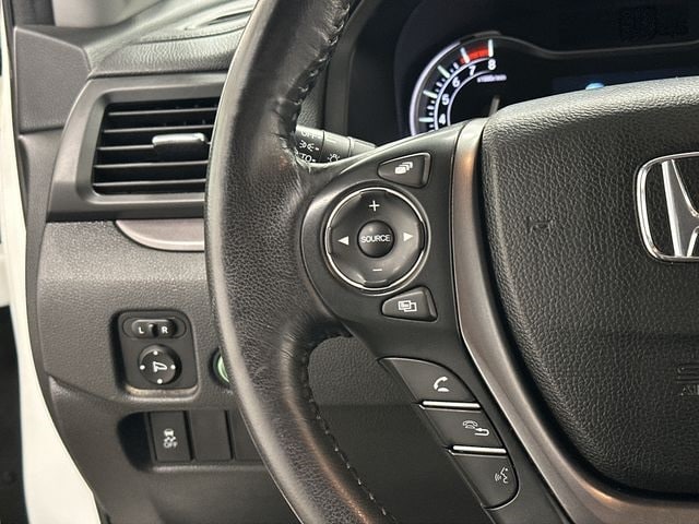 Thumbnail: 2017 Honda Pilot - 9