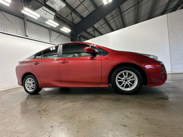 Thumbnail: 2018 Toyota Prius - 3