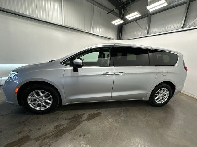 Thumbnail: 2023 Chrysler Pacifica - 2