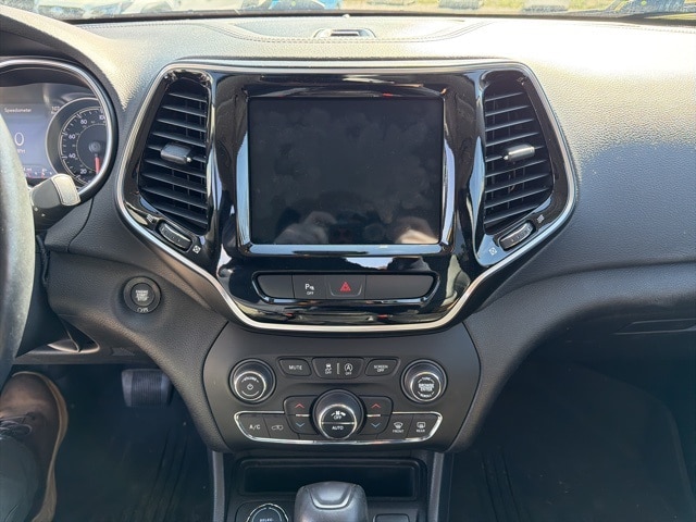 Thumbnail: 2019 Jeep Cherokee - 22