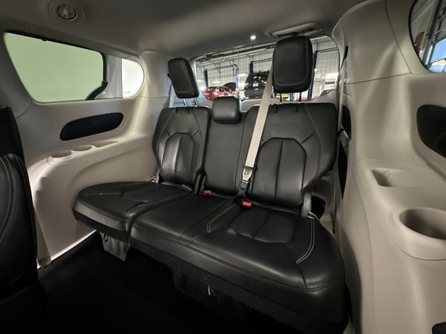 Thumbnail: 2023 Chrysler Pacifica - 20