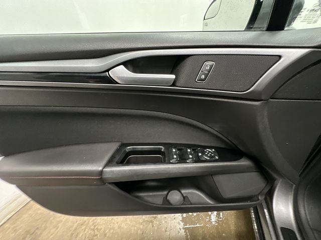 Thumbnail: 2014 Ford Fusion - 14