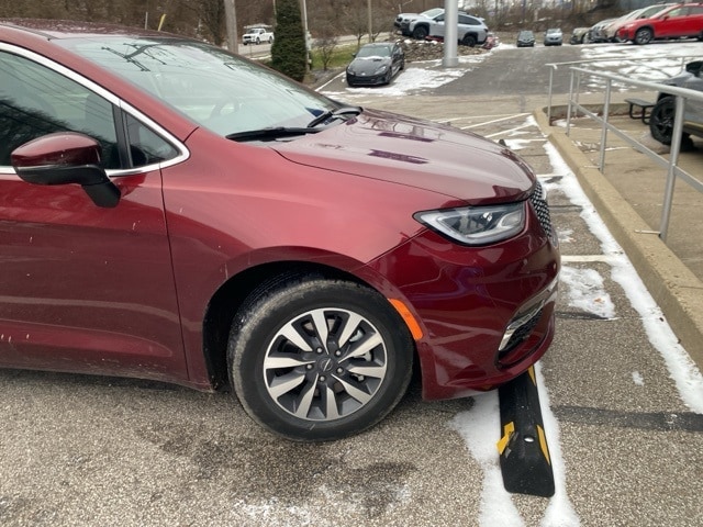 Thumbnail: 2023 Chrysler Pacifica - 13