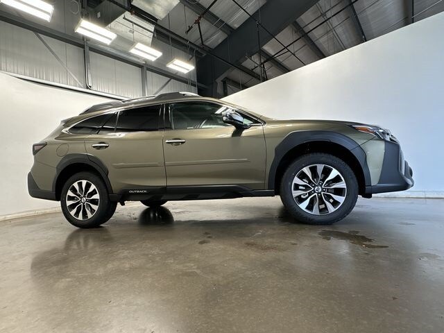 2025 Subaru Outback Touring XT photo 3