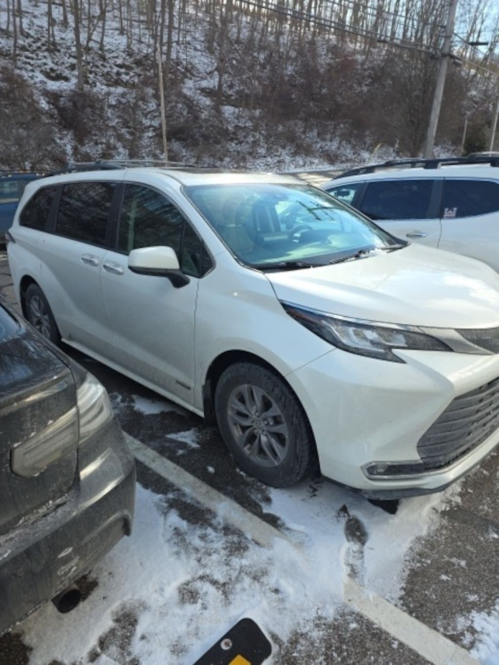 Used 2021 Toyota Sienna XLE Van
