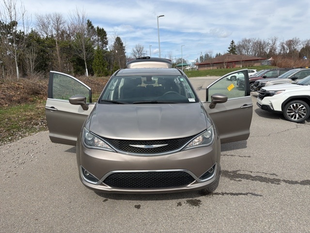 Thumbnail: 2018 Chrysler Pacifica - 29