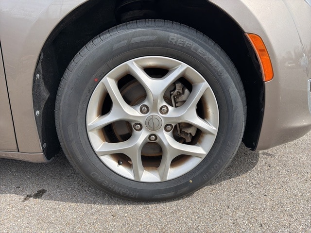 Thumbnail: 2018 Chrysler Pacifica - 7