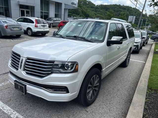 Thumbnail: 2016 Lincoln Navigator L - 1