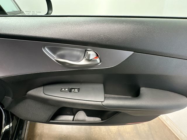 Thumbnail: 2022 Kia Forte - 21