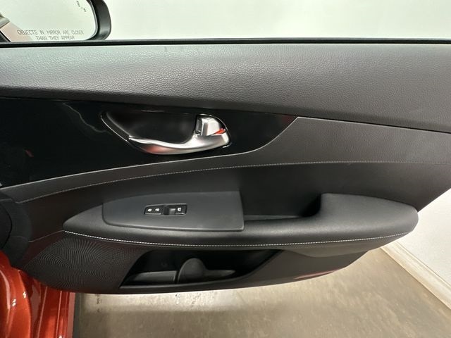 Thumbnail: 2021 Kia Forte - 22