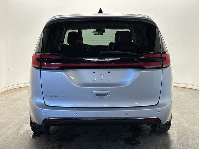 Thumbnail: 2023 Chrysler Pacifica - 4
