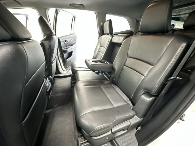 Thumbnail: 2017 Honda Pilot - 18