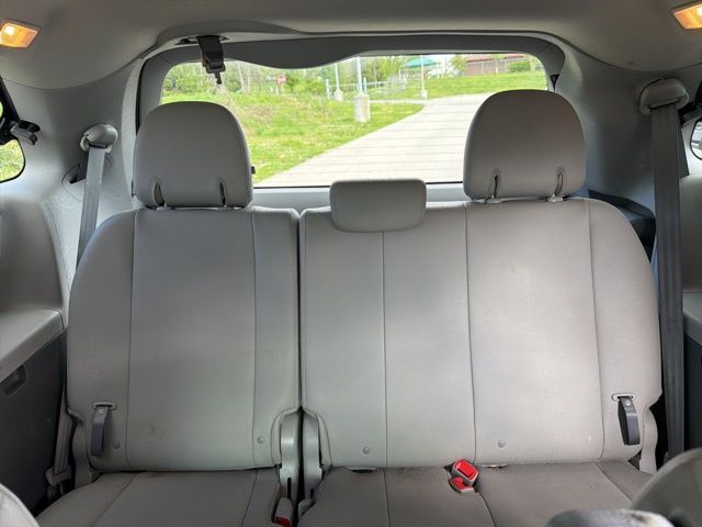 Thumbnail: 2017 Toyota Sienna - 17