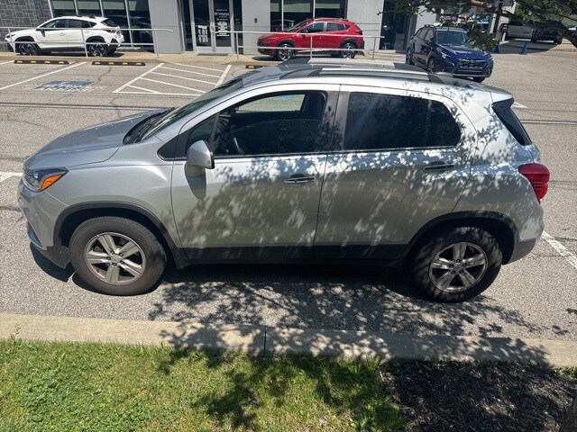 Thumbnail: 2017 Chevrolet Trax - 2