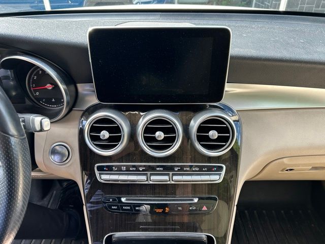 Thumbnail: 2018 Mercedes-Benz GLC - 21