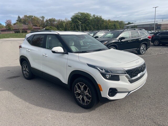 2022 Kia Seltos EX photo 3