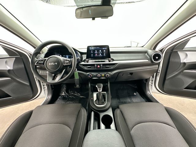 Thumbnail: 2022 Kia Forte - 18