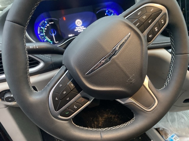 Thumbnail: 2023 Chrysler Pacifica - 18