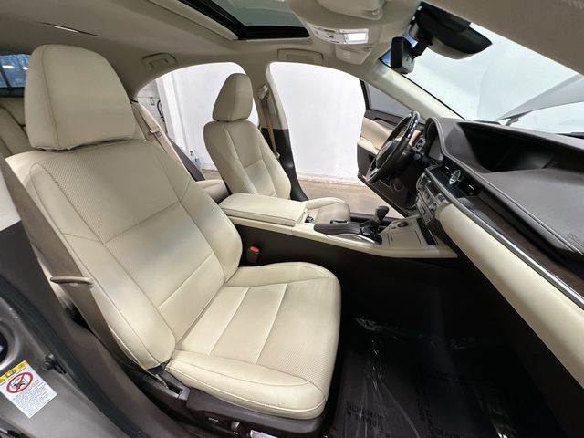 Thumbnail: 2017 Lexus ES - 24