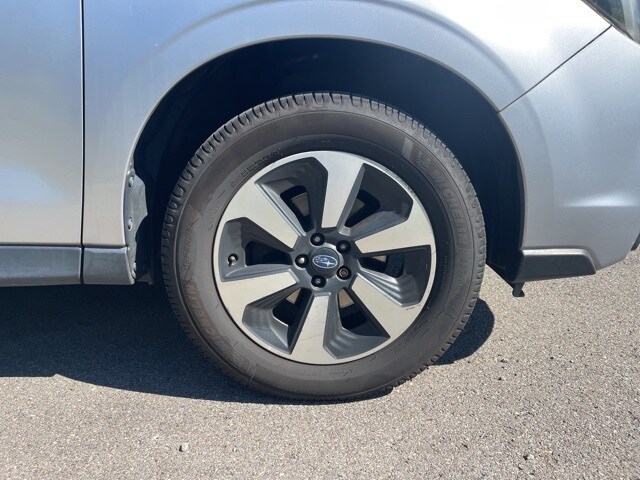 2017 Subaru Forester Base photo 4