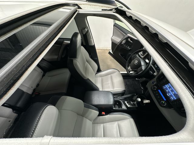 Thumbnail: 2017 Toyota RAV4 - 6