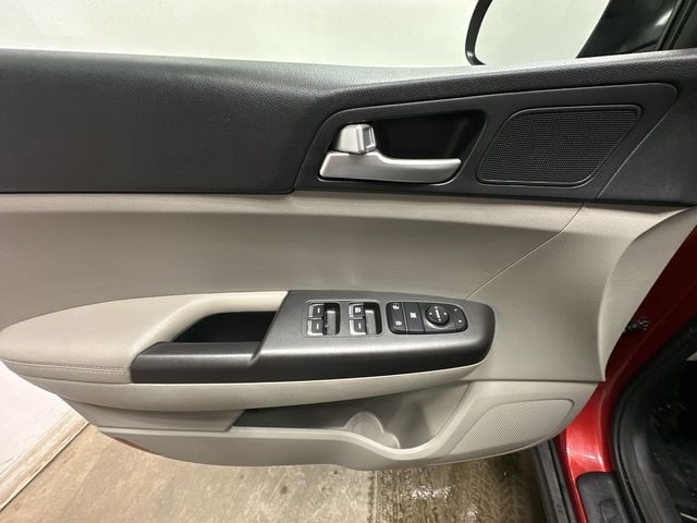 Thumbnail: 2022 Kia Sportage - 16