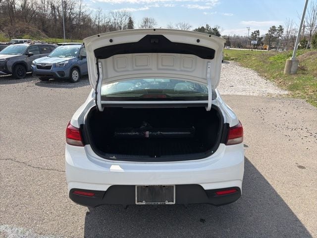 Thumbnail: 2018 Kia Rio - 11