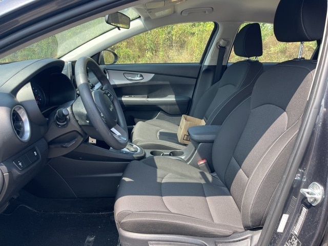 Thumbnail: 2022 Kia Forte - 11