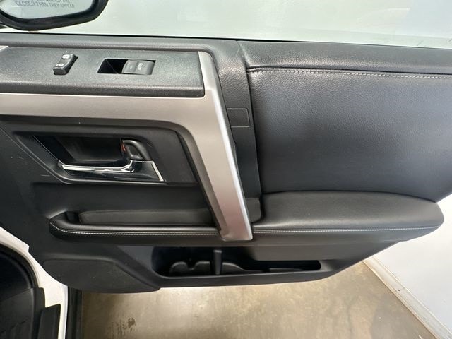 Thumbnail: 2015 Toyota 4Runner - 21