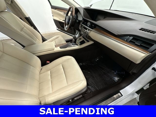 Thumbnail: 2016 Lexus ES - 23