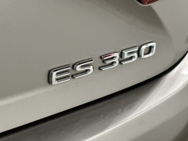 Thumbnail: 2017 Lexus ES - 30