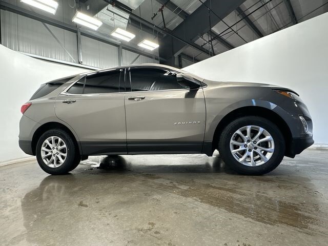 2018 Chevrolet Equinox LT photo 3