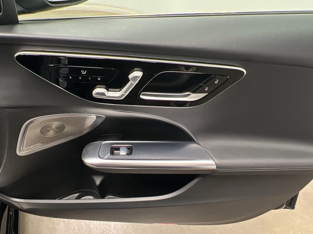 Thumbnail: 2022 Mercedes-Benz C-Class - 23