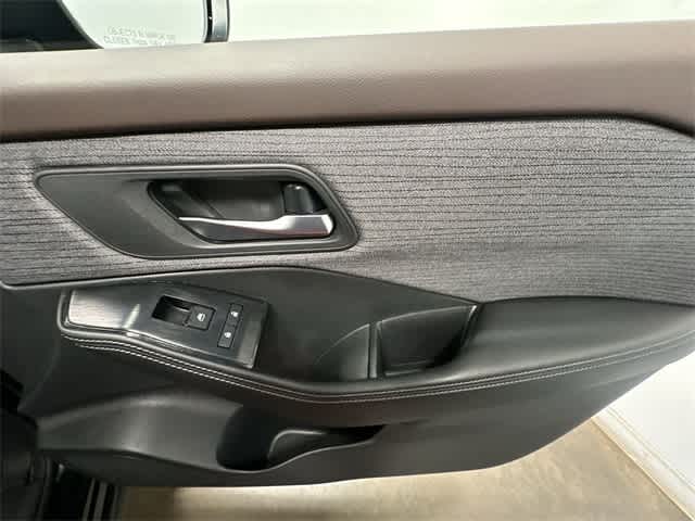 2021 Nissan Rogue SV 22