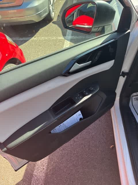 Thumbnail: 2025 Volkswagen Taos - 13