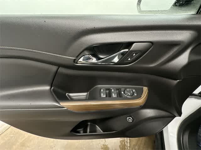 Thumbnail: 2023 GMC Acadia - 18