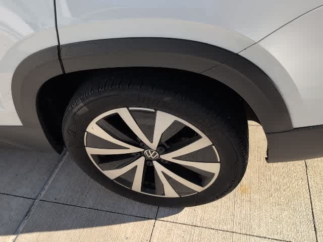 Thumbnail: 2023 Volkswagen Taos - 9