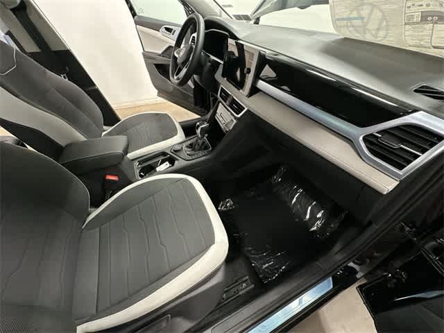 Thumbnail: 2025 Volkswagen Taos - 21