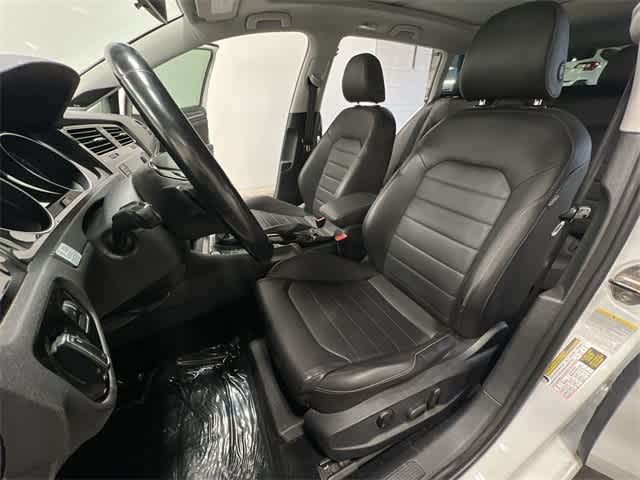 Thumbnail: 2015 Volkswagen e-Golf - 17