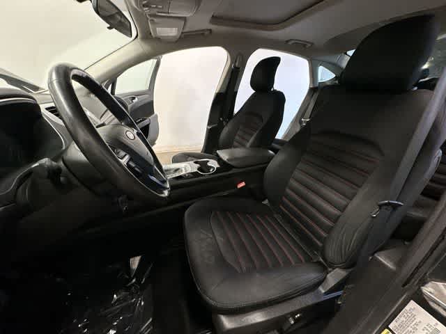 Thumbnail: 2015 Ford Fusion - 15