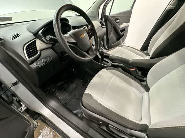 Thumbnail: 2017 Chevrolet Trax - 13